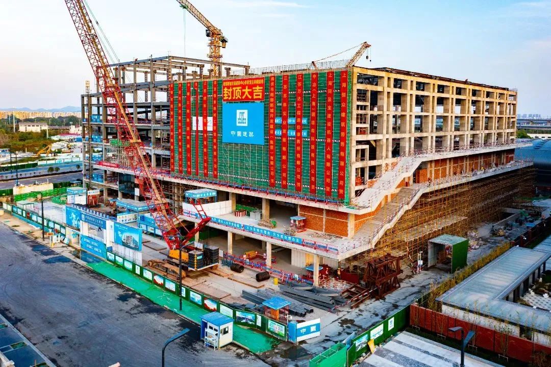 蘇體實業(yè)代建管理項目——南京南部新城全民健身中心封頂!